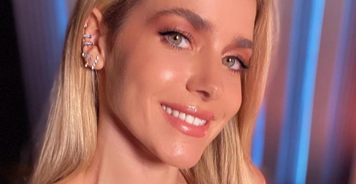 Monique Alfradique se diverte fazendo coreografia com a mãe e ganha elogios da web