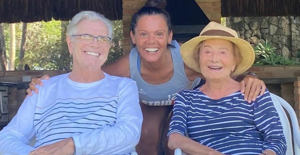 Nora de Tarcísio Meira fala do estado de Glória Menezes: ”Está fortalecida pelo amor da família”