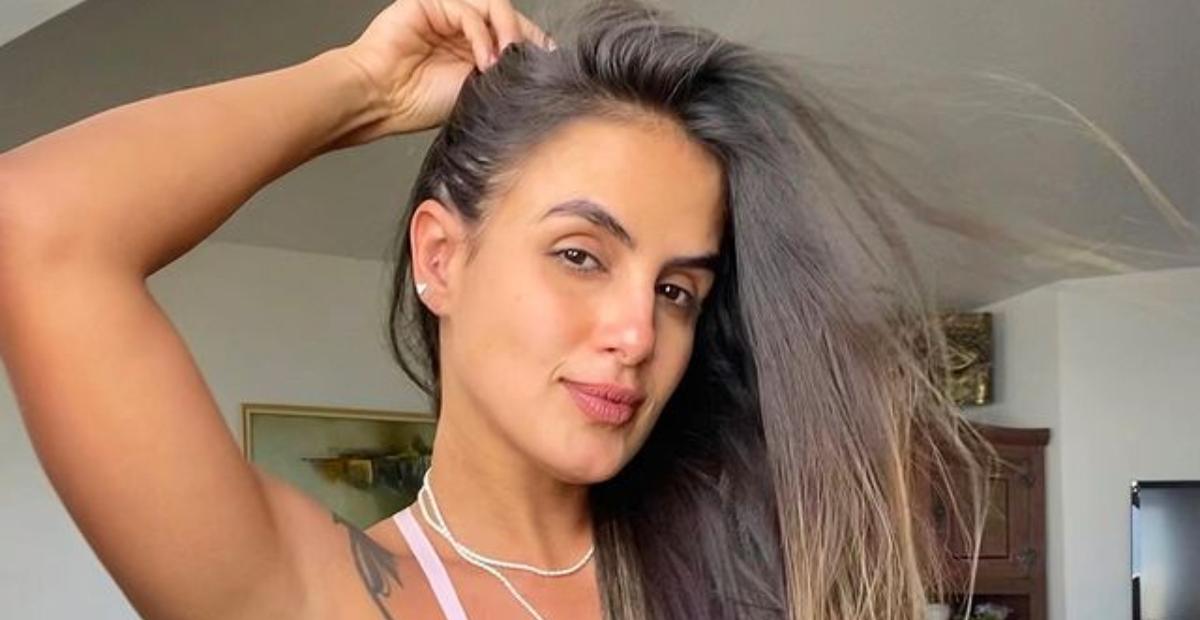 Carol Peixinho curte praia paradisíaca ao lado da irmã: ”Com a energia renovada”