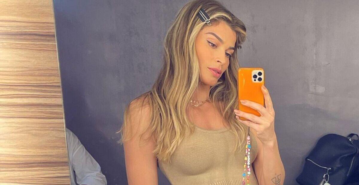 De look fitness micro, Grazi Massafera impressiona ao exibir músculos em treino