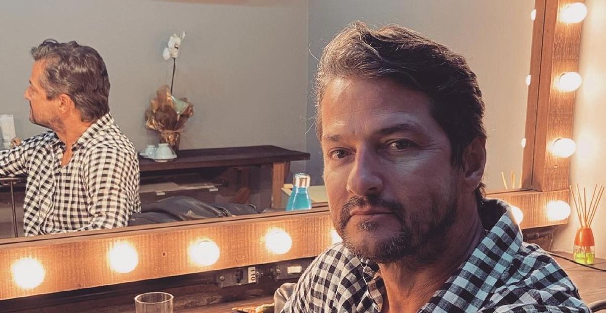 Marcelo Serrado exibe corpo sarado após perder oito quilos e coleciona elogios: ”Arrasou”