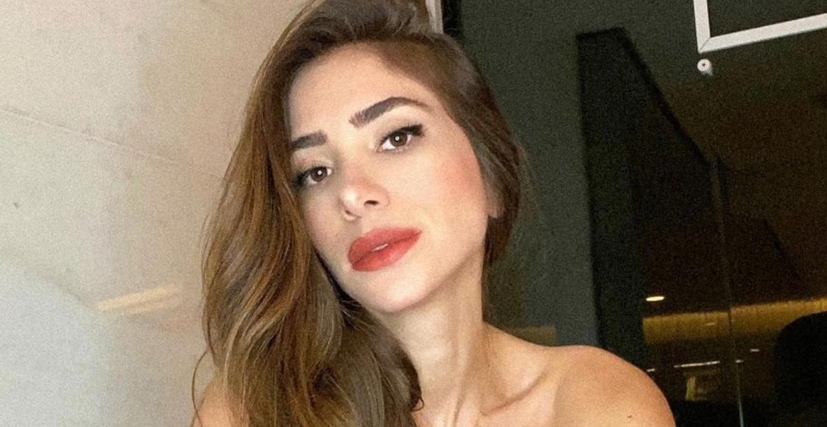 Romana Novais aposta em produção elegante e grifada de mais de R$23 mil para dia de piscina