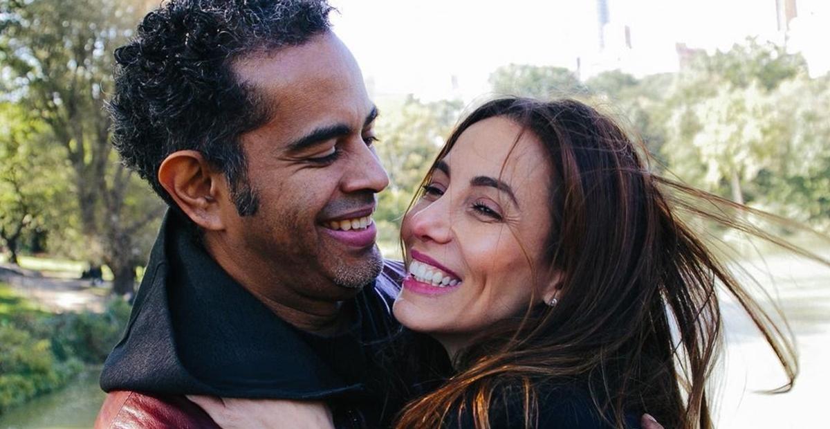 Tania Khalill encanta ao postar clique romântico com o marido, Jair Oliveira: ”Casal lindo”