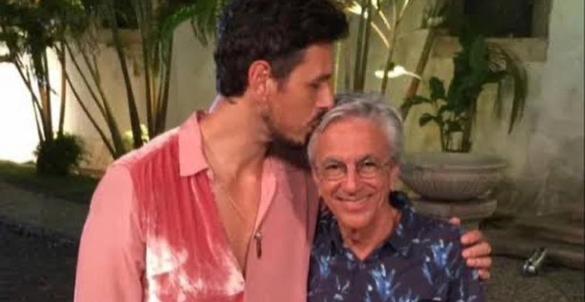 Relembrando a infância, João Vicente de Castro mostra clique de seu batismo com Caetano Veloso