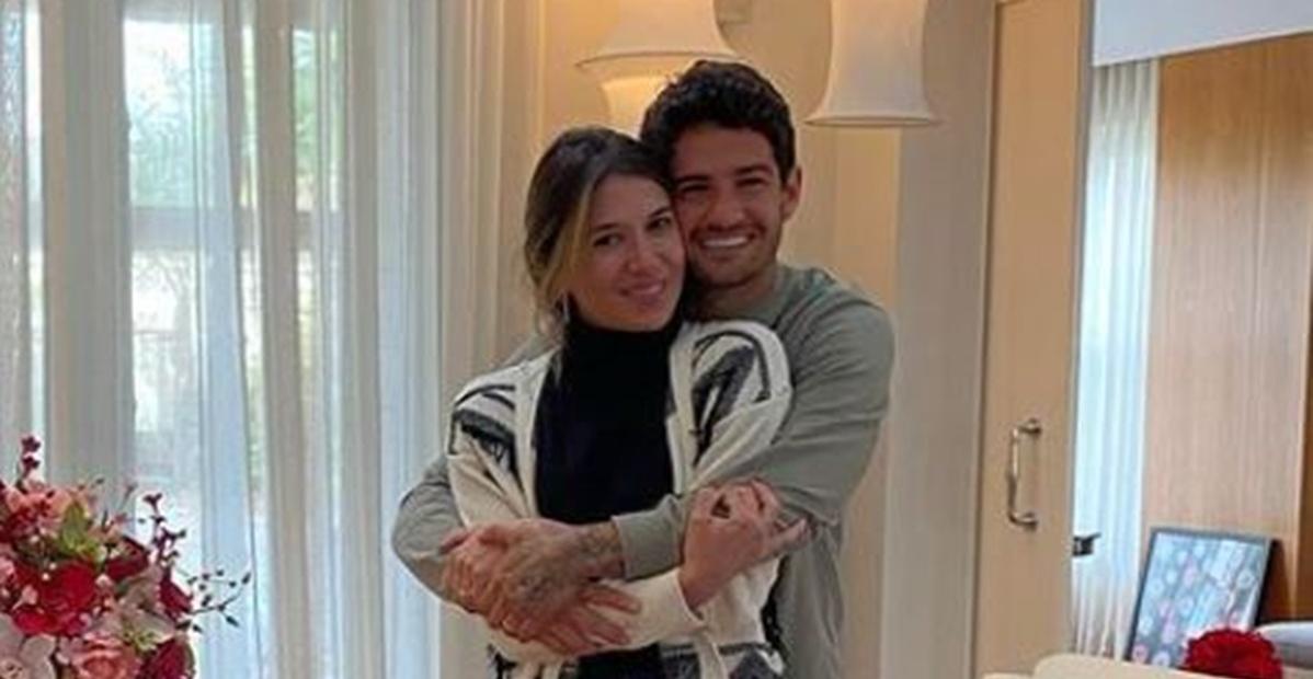 Rebeca Abravanel celebra aniversário do marido, Alexandre Pato: ”Completa minha vida”