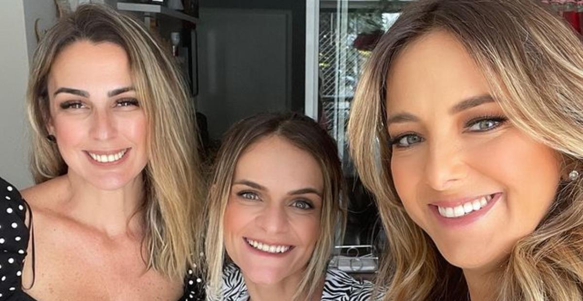 Ticiane Pinheiro surge coladinha com amigas e se derrete: ”Matando as saudade”