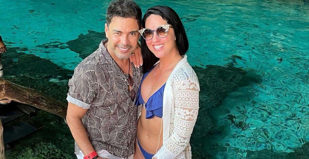 Em Cancún, Graciele Lacerda mostra mão boba de Zezé Di Camargo: ”Dá uma pegadinha!”