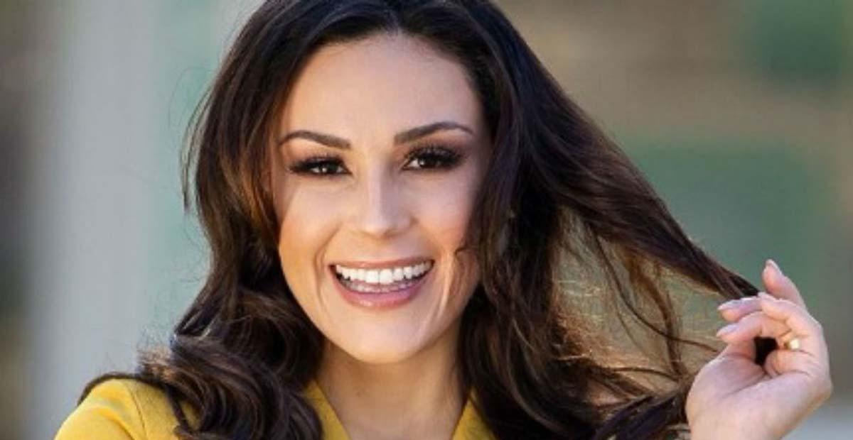 Aos 40 anos, Nadja Haddad impressiona com corpão em forma na praia