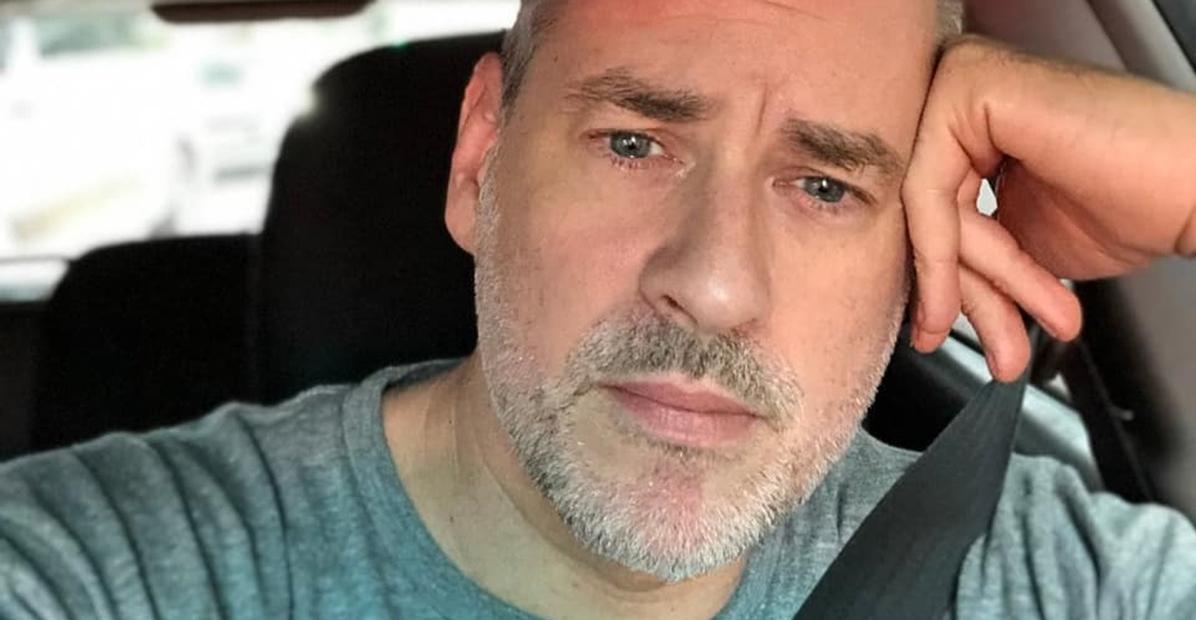 Dan Stulbach relembra estreia no teatro e momento com Sérgio Mamberti: ‘Primeiro abraço que recebi’