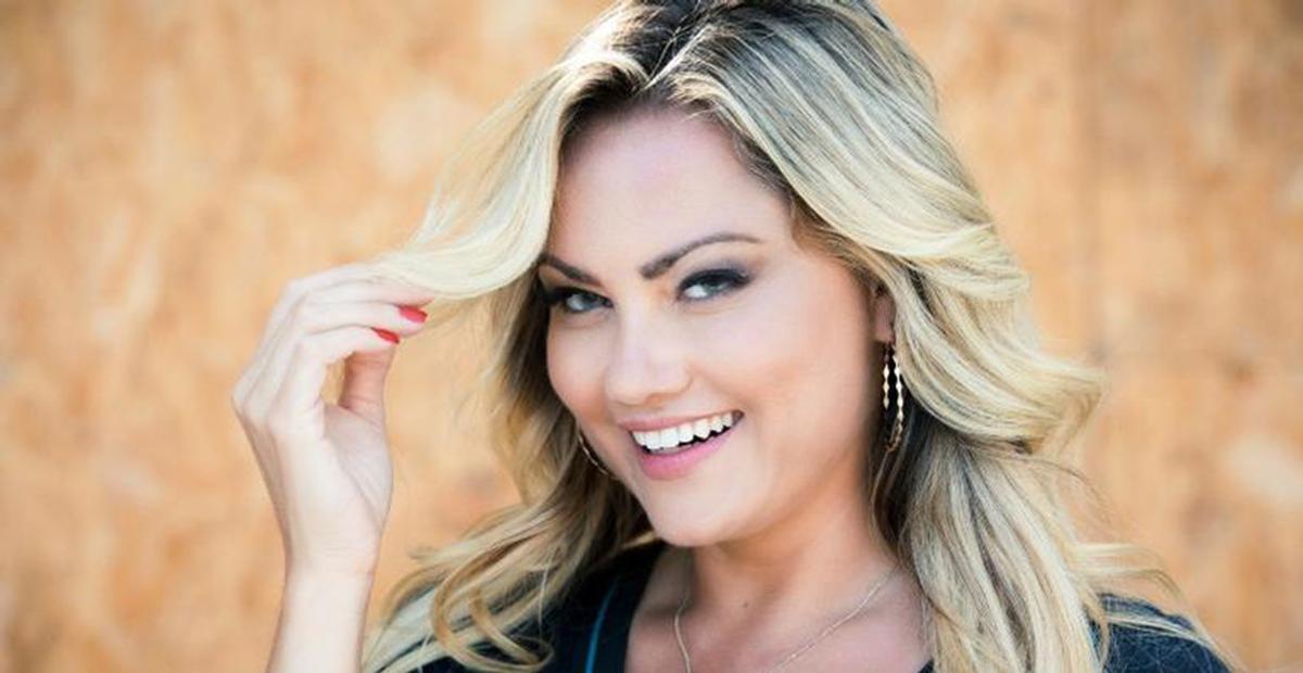 Ellen Rocche surge só de sutiã e corpaço impressiona internautas: ”Maravilhosa!”