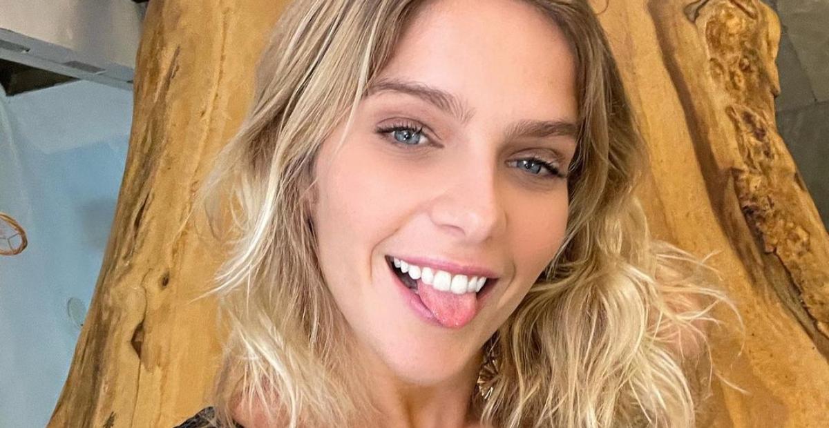 Isabella Santoni se diverte durante voo de asa delta: ”Bom demais!”