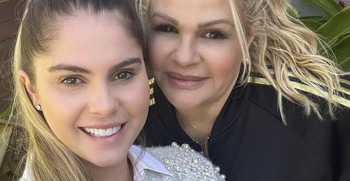 Monique Evans celebra gravidez da filha, Bárbara Evans: ”Gente, sou só amor”