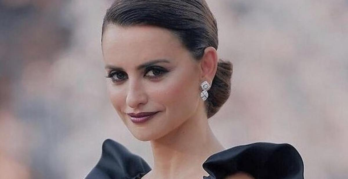 Penélope Cruz elege vestido deslumbrante que levou 300h para ficar pronto no festival de Veneza