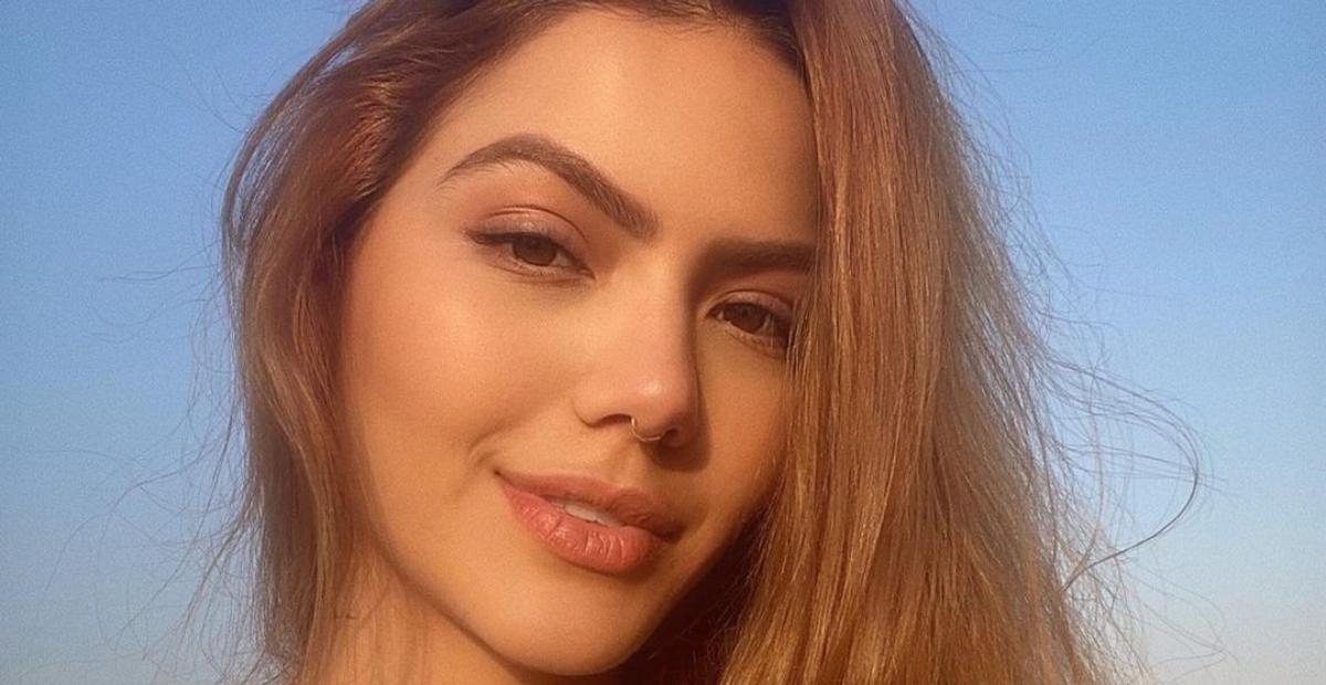 Sarah Poncio recebe chuva de elogios ao surgir com biquíni fio dental: ”Gata demais!”