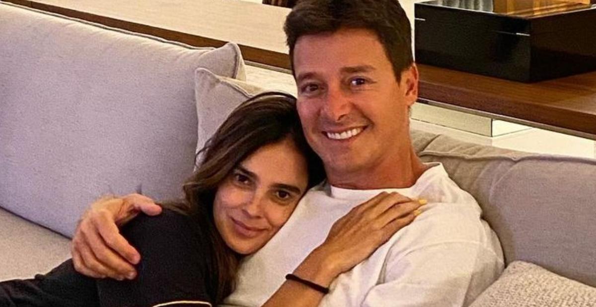 Rodrigo Faro e Vera Viel exibem shape escultural durante passeio de lancha: ”Que casal”