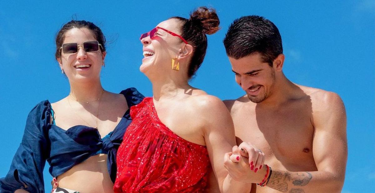 Claudia Raia mostra momento de dengo com os filhos e desabafa: ”Aproveitar enquanto eu posso!”