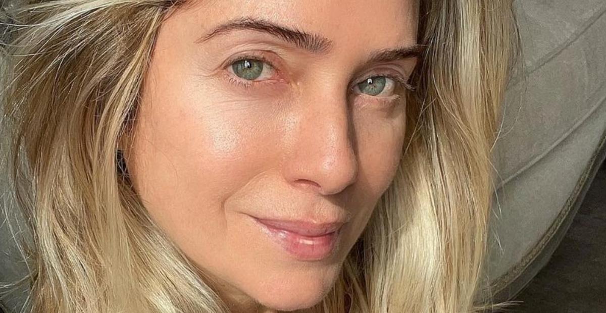 Leticia Spiller compartilha clique com o elenco do seu novo trabalho e anima fãs