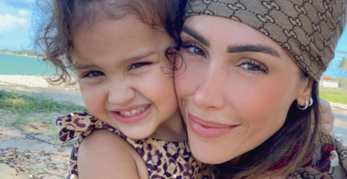 Bella Falconi registra filha caçula brincando com os amiguinhos e internautas se derretem