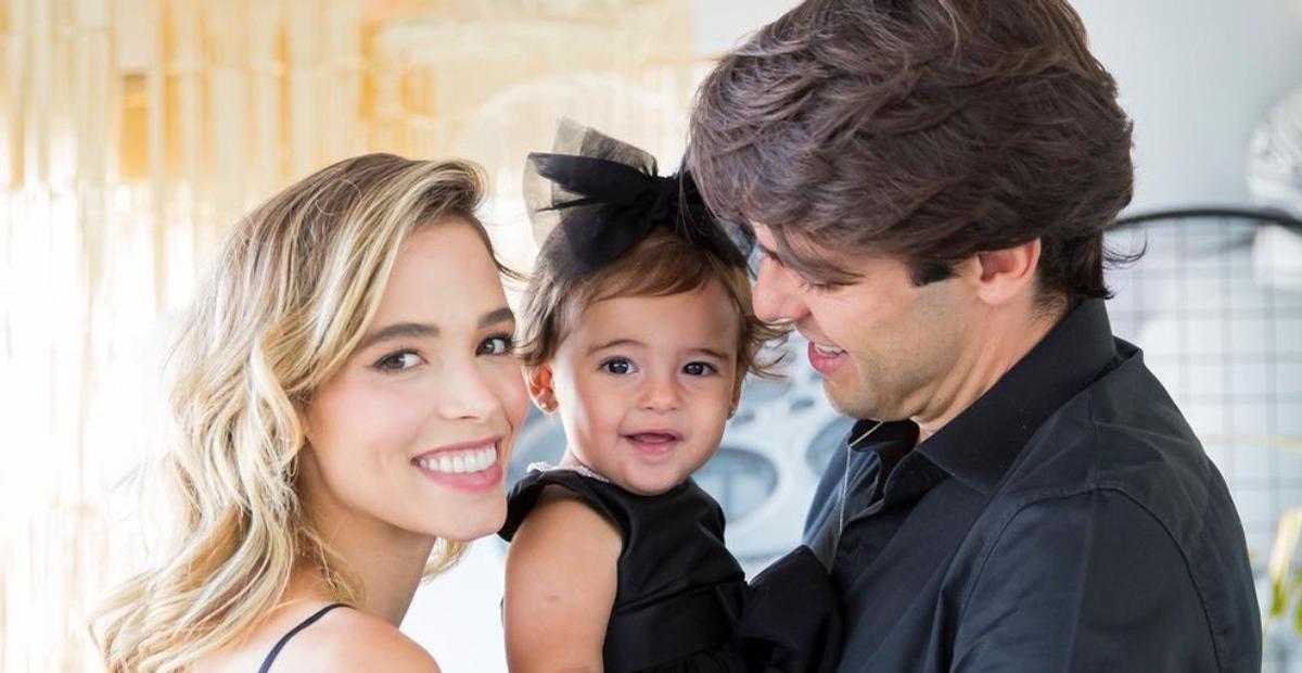 Curtindo dia de sol, Carol Dias mostra momentos de diversão com Kaká e a filha, Esther