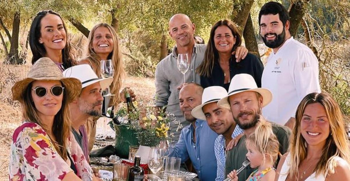Fernanda Lima exibe cliques de encontro de família e amigos: ”Compartilhar momentos amorosos”