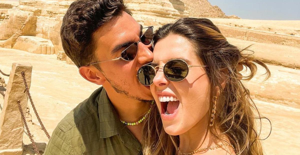 No Egito, Giovanna Lancellotti faz clique romântico com o namorado, Gabriel David