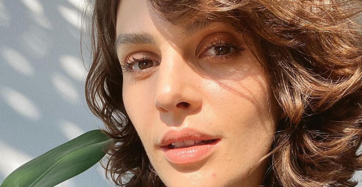 Mônica Benini exibe barrigão ao surgir de biquíni e ganha elogios: ”Muito maravilhosa!”