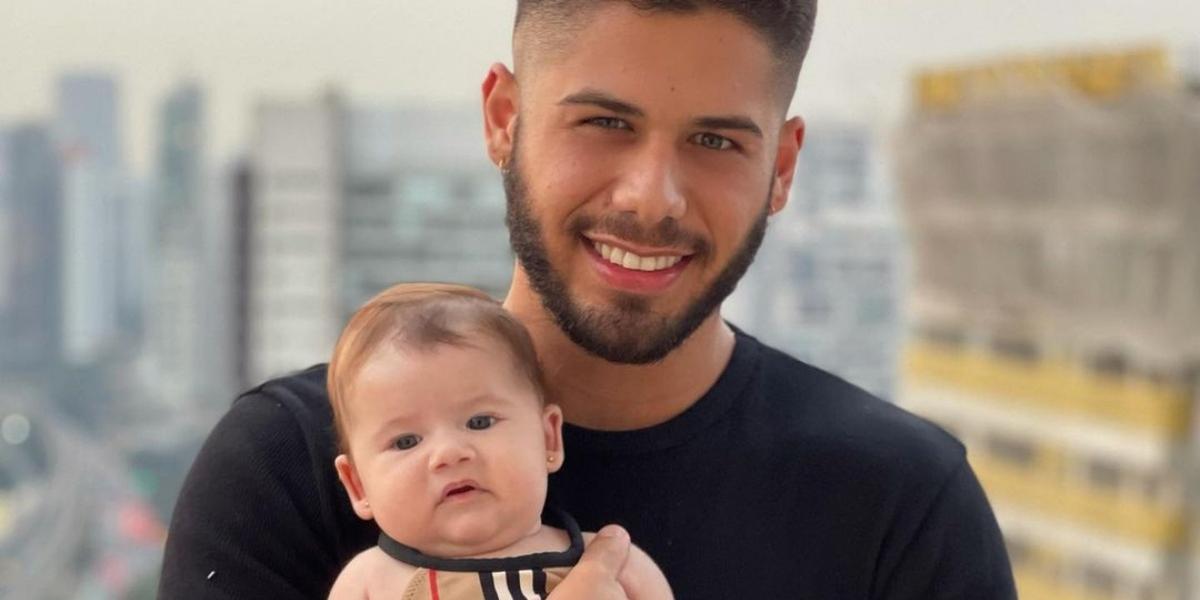 Zé Felipe recria clique fofíssimo da filha, Maria Alice, e encanta web: ”Boa tarde!”
