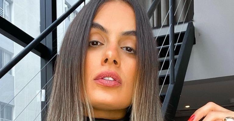 De biquíni, Carol Peixinho ostenta corpão sarado em clique pós-treino: ”Calor em SP”
