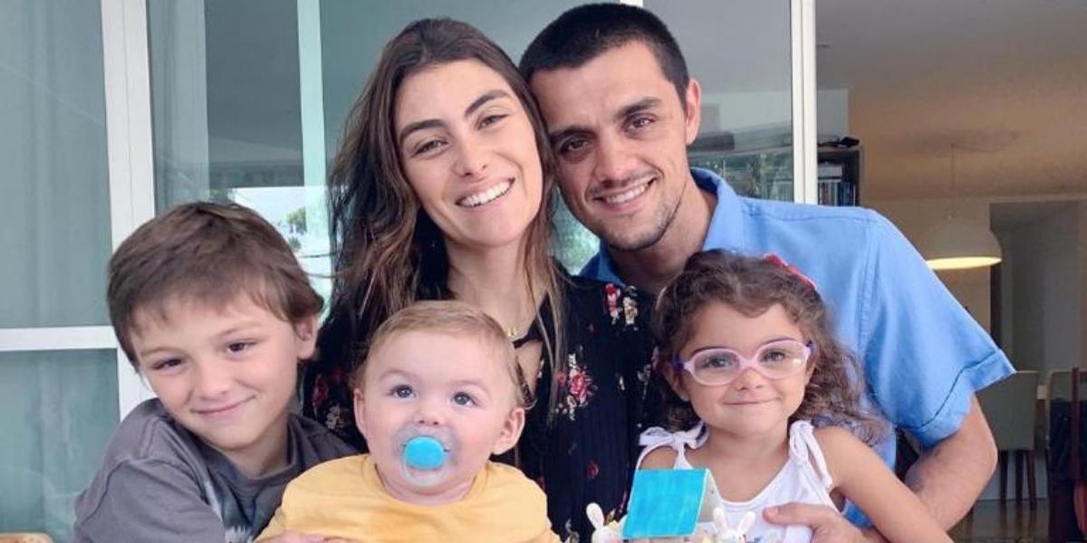 Mariana Uhlmann explode o fofurômetro ao mostrar cliques matinais em família: ”Nosso feriado”