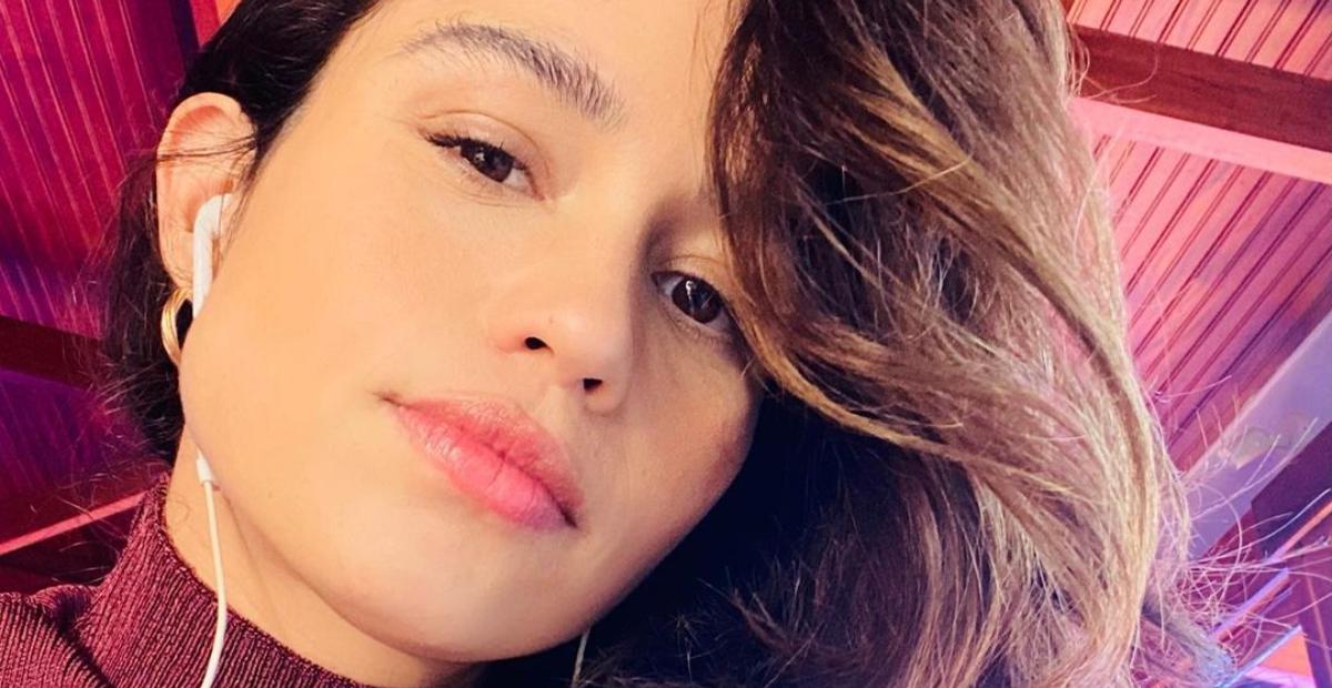 Grávida de gêmeas, Nanda Costa toma a segunda dose da vacina contra a covid-19