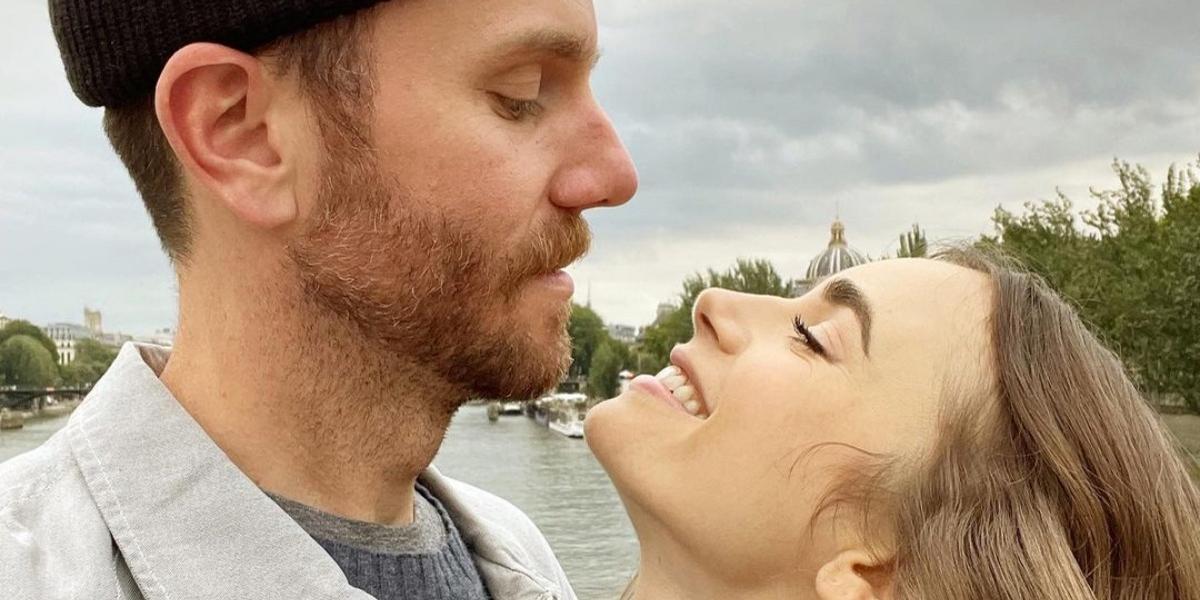 Lily Collins anuncia casamento “secreto” com escritor e se declara: ”Nunca fui tão feliz”