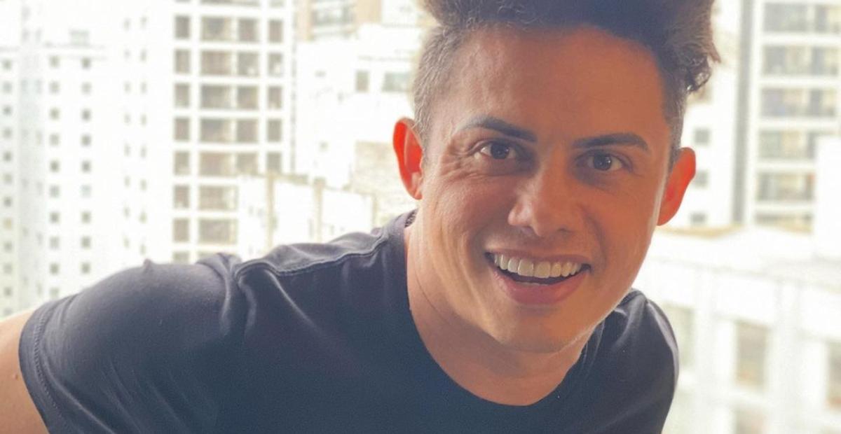 Silvero Pereira posta clique curtindo viagem pelo Ceará