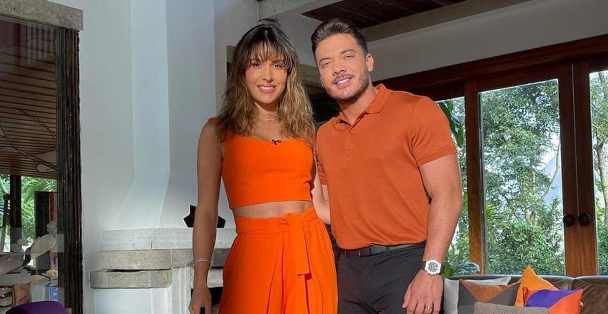 Thyane Dantas e Safadão surgem juntinhos em fotos durante passeio de jet ski