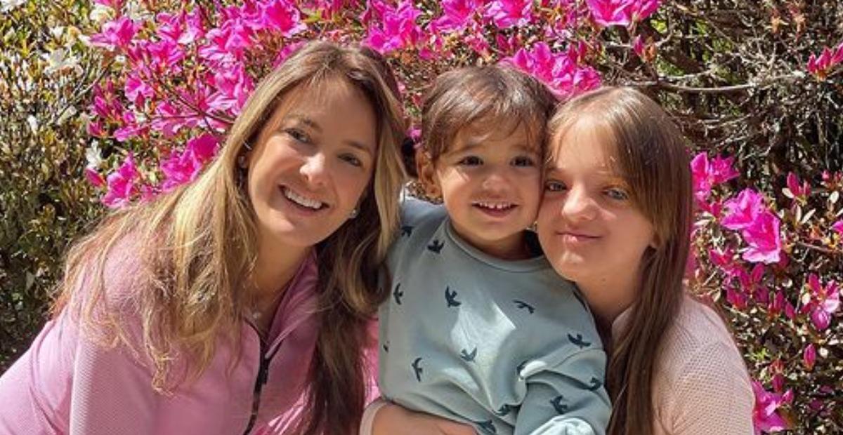 Ticiane Pinheiro surge combinando look com as filhas e se derrete: ”Minhas metades”