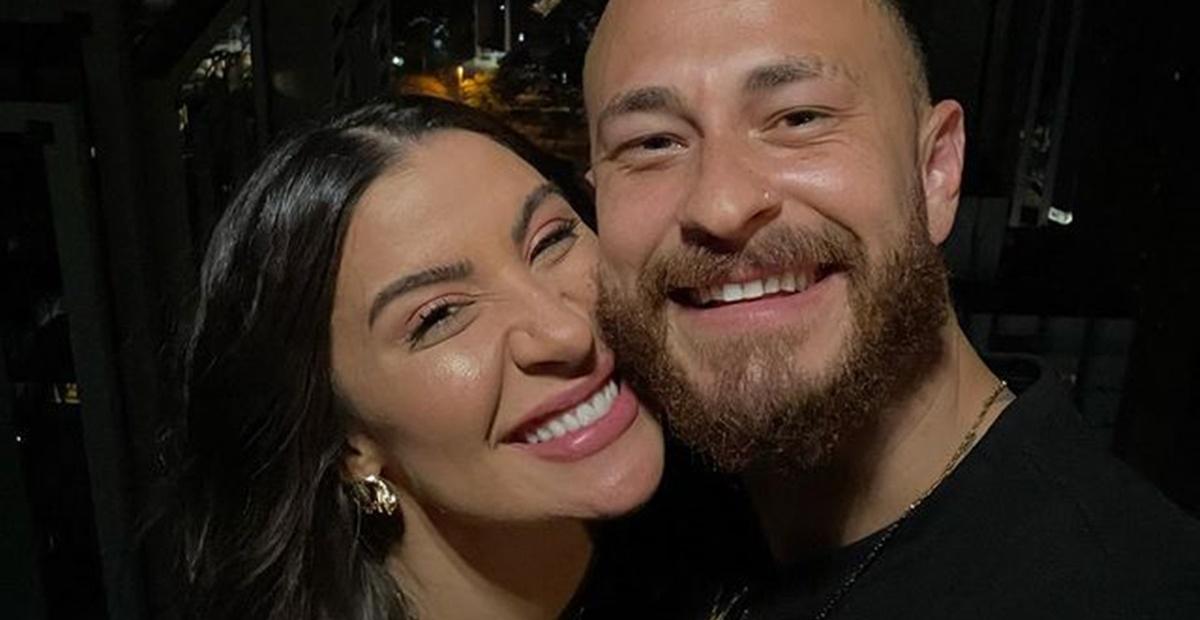 Bianca Andrade e Fred celebram um ano de namoro com jantar especial e passeio de helicóptero