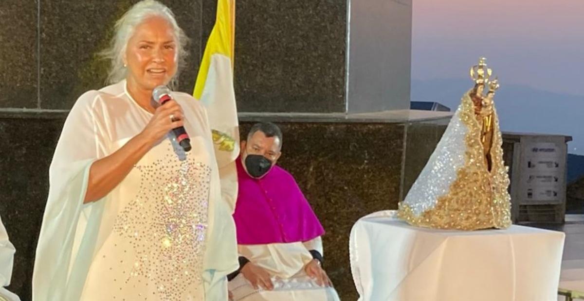 Fafá de Belém canta aos pés do Cristo Redentor e presta homenagem para Roberto Carlos