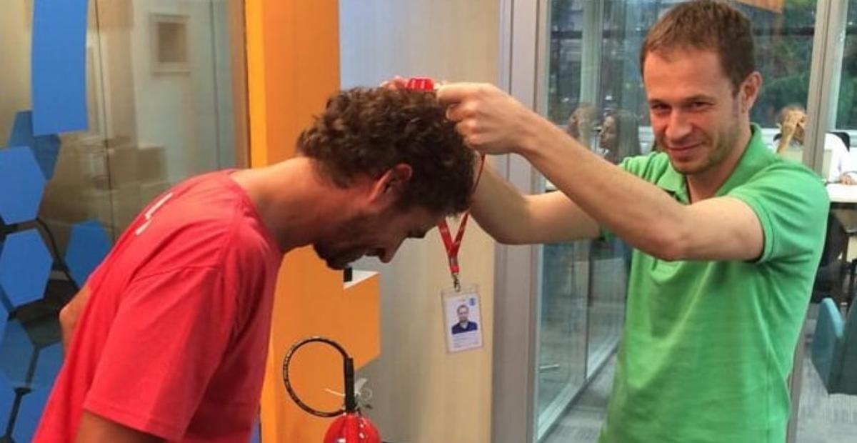 Felipe Andreoli homenageia Tiago Leifert: ”Vai brilhar, meninão!”