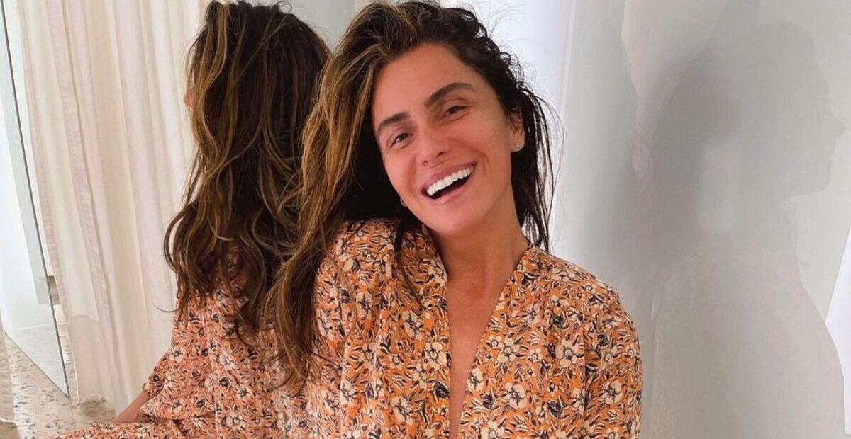 Giovanna Antonelli chama atenção ao surgir de biquíni sem alça