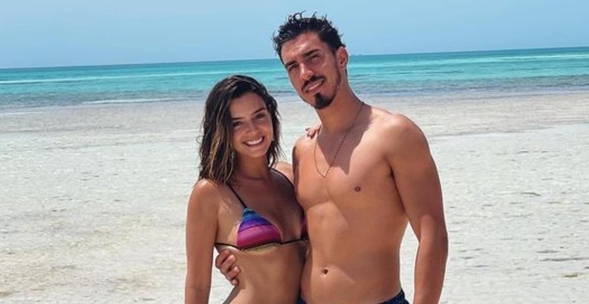 Giovanna Lancellotti faz belíssimos cliques em cenário paradisíaco ao lado do namorado