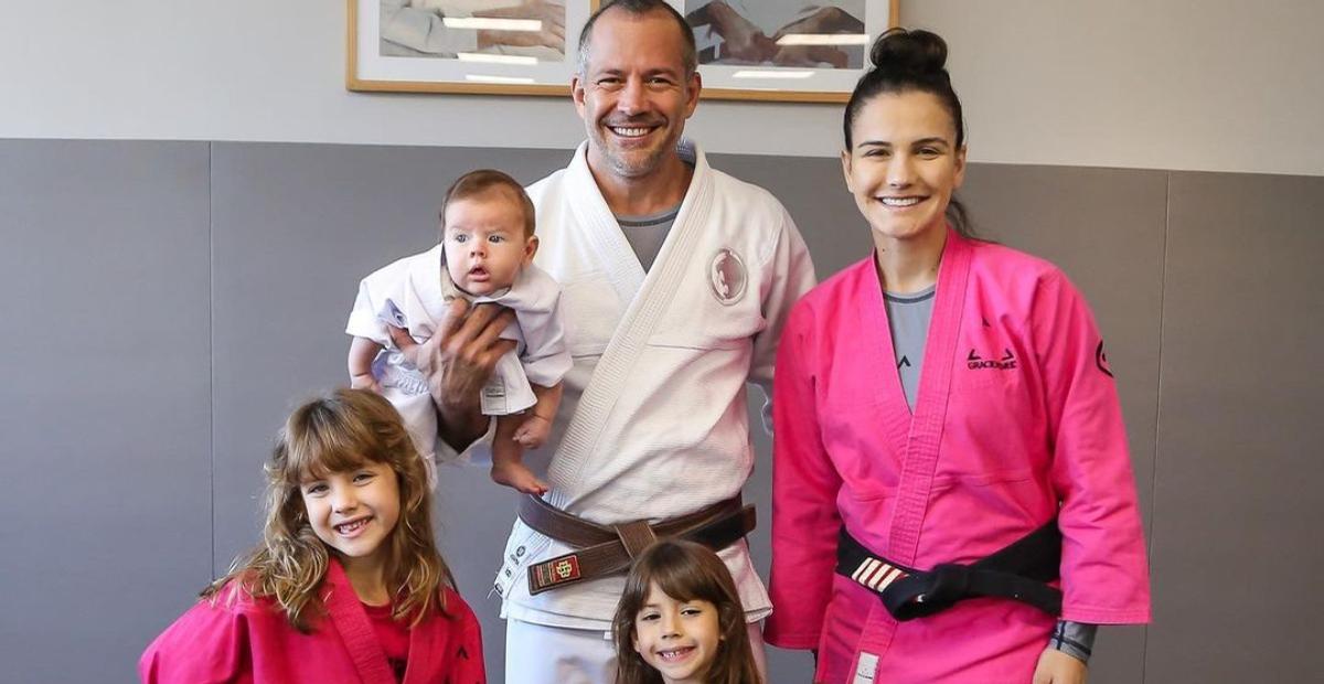 Malvino Salvador e Kyra Gracie fazem festa em casa para os filhos, Ayra e Rayan