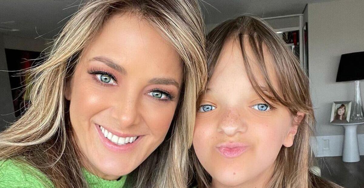 Filha de Ticiane Pinheiro toma vacina e apresentadora se emociona