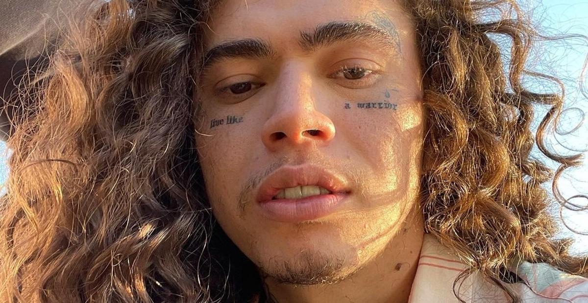 Whindersson Nunes se emociona ao lembrar de seu filho ao olhar para o céu
