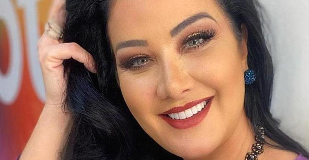 Helen Ganzarolli dança só de camisa e arranca muitos suspiros na web: ”Deusa”
