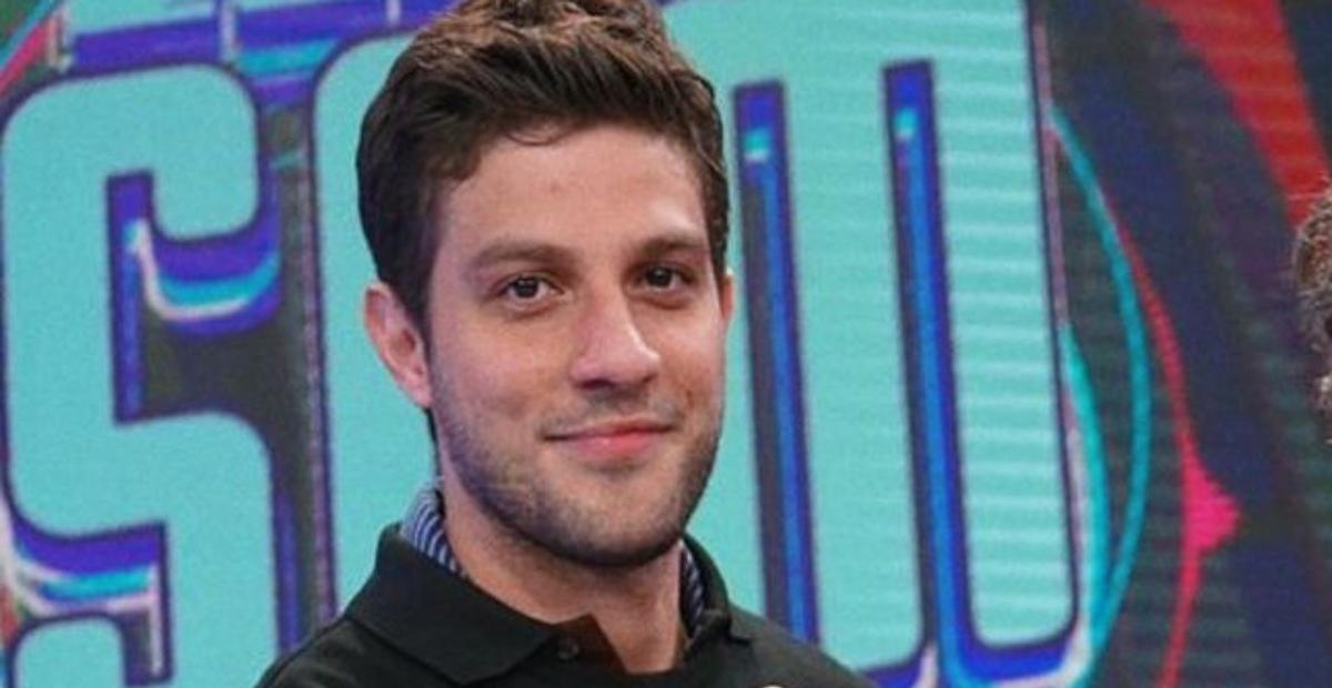 Chay Suede revela nome do segundo filho com Laura Neiva