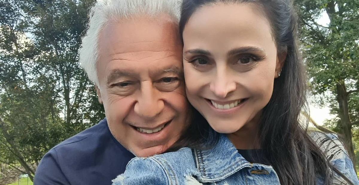 Alexandra Martins posta clique agarradinha com Antônio Fagundes: ”Amor meu”