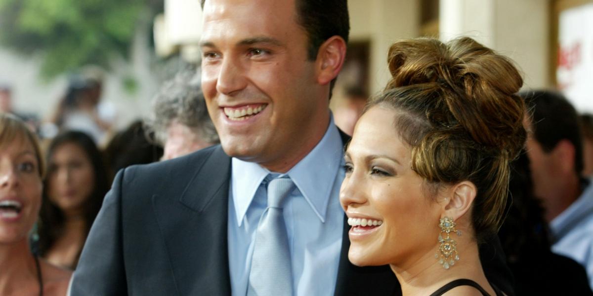Ben Affleck dá empurrão em fã que foi para cima de Jennifer Lopez em aeroporto