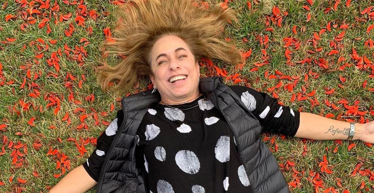 Aos 64 anos, Cissa Guimarães curte banho de rio e movimenta a web com clique de biquíni: ‘Poderosa’