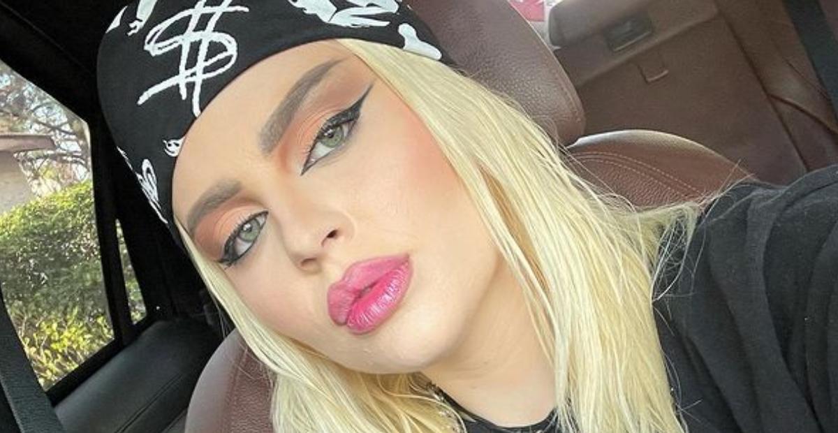 Luísa Sonza exibe corpaço absurdo com biquíni mínimo durante passeio de barco: ”Deusa grega”