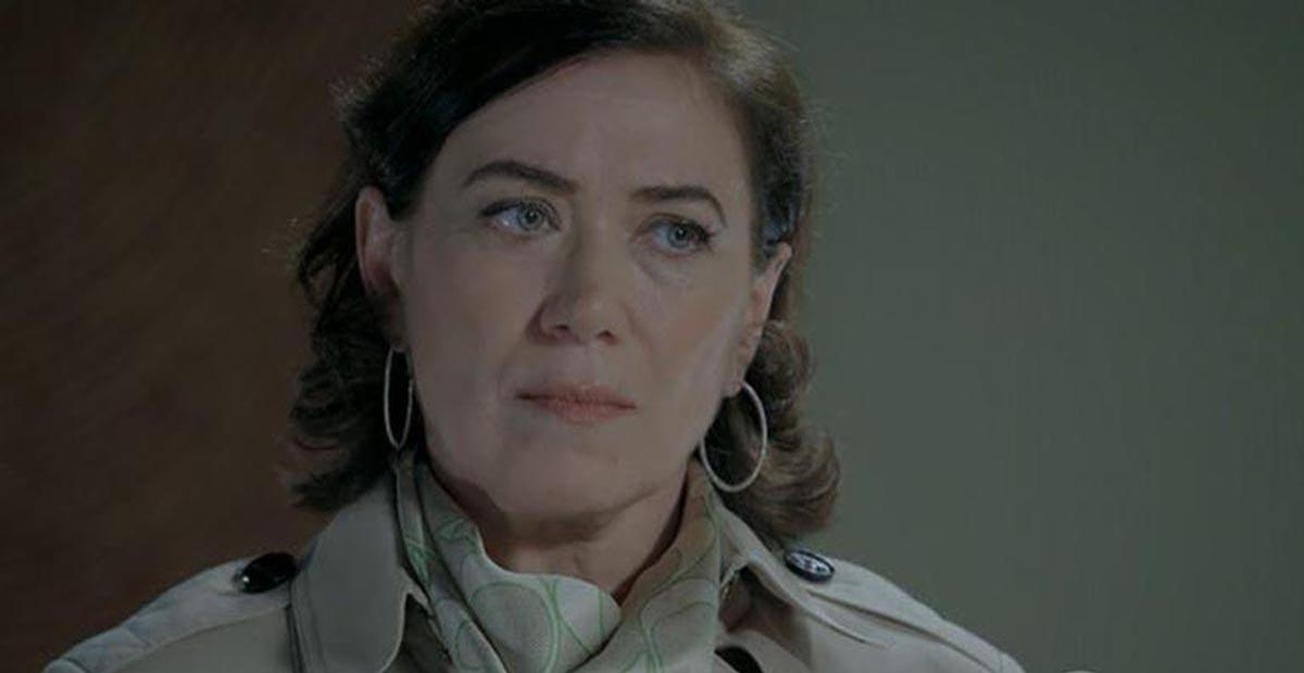 Maria Marta se desespera ao vazar foto íntima em ‘Império’