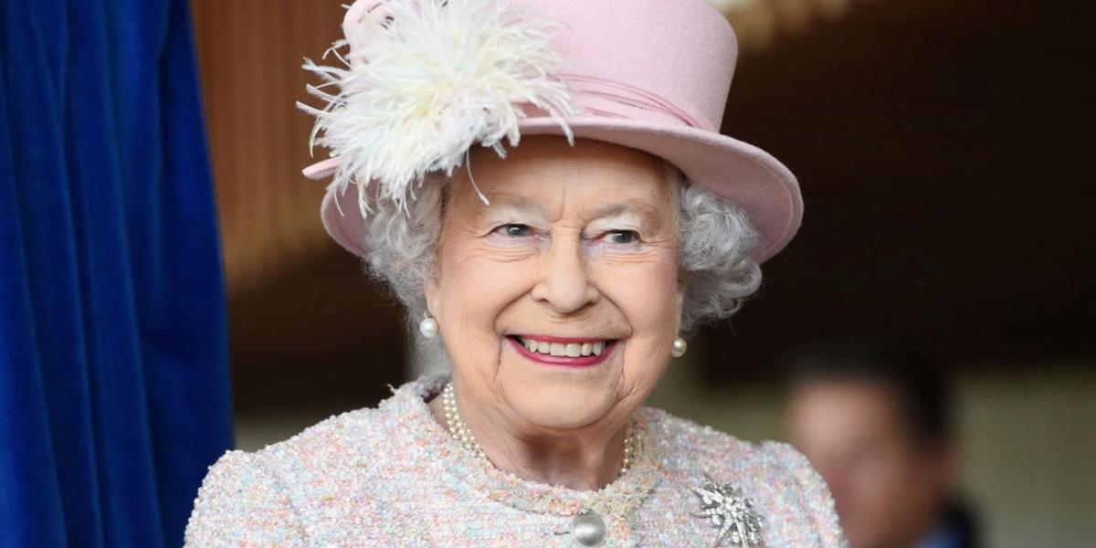 Autor real revela quem é o neto favorito da Rainha Elizabeth II